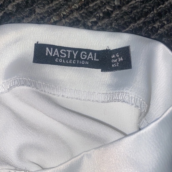 Nasty Gal white satin halter top with chain - Picture 2 of 2